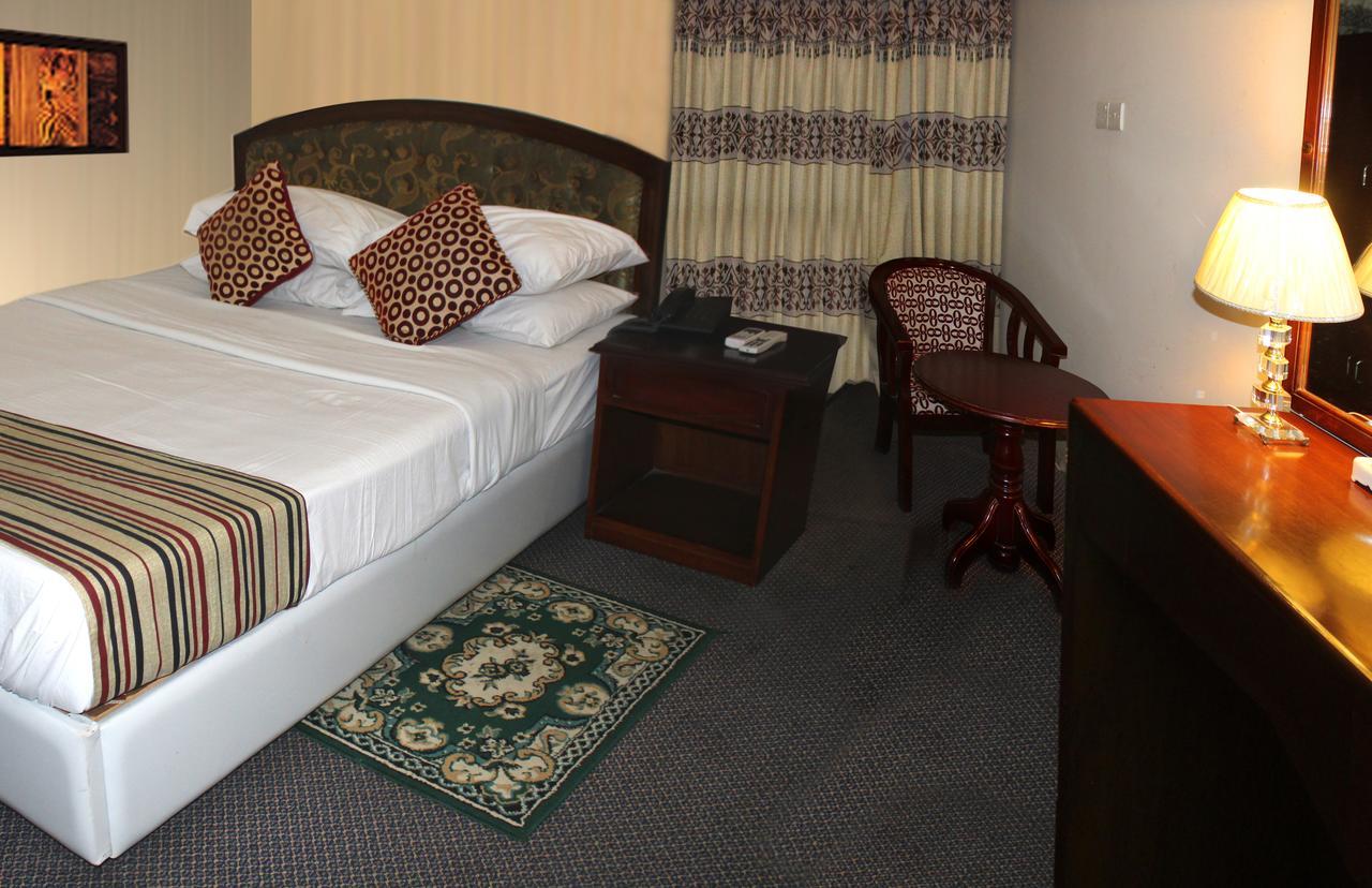 Hotel Uttara Dhaka Bagian luar foto
