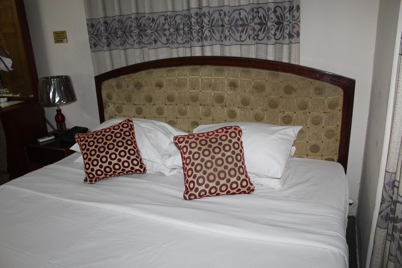 Hotel Uttara Dhaka Bagian luar foto