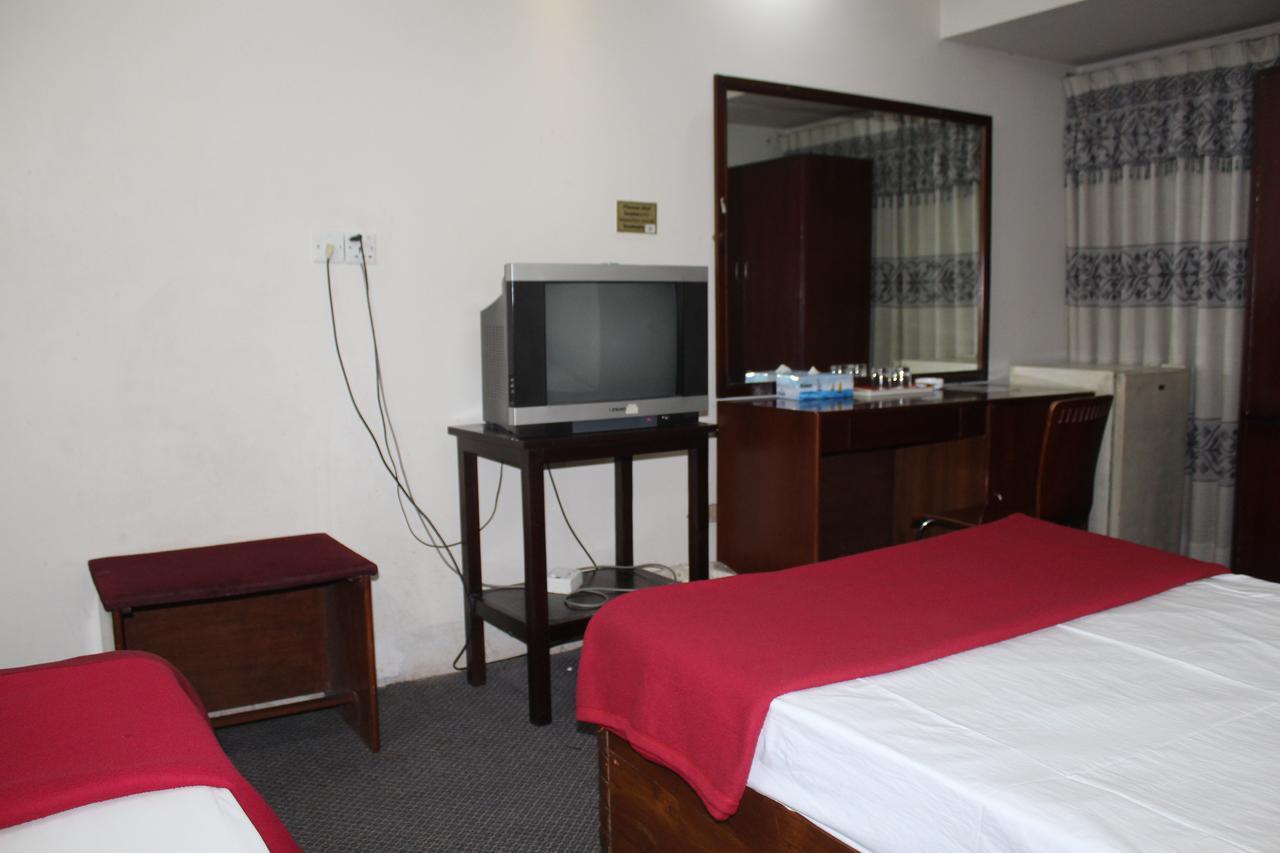 Hotel Uttara Dhaka Bagian luar foto