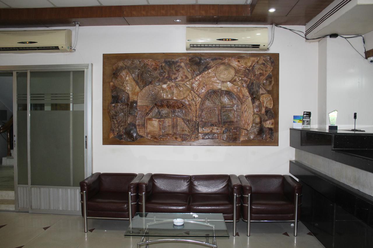 Hotel Uttara Dhaka Bagian luar foto